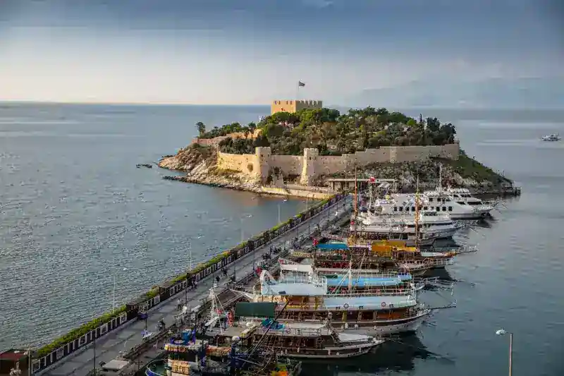 İzmir Havalimanı Kuşadası VIP transfer için Mercedes Vito ile konforlu karşılama | Ütopia İzmir Transfer