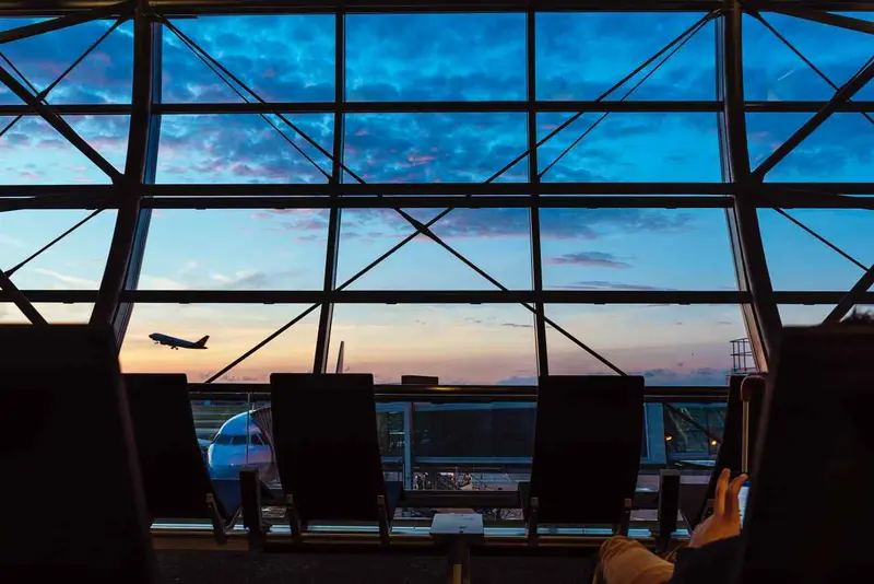 İzmir Havalimanı VIP transfer için terminal manzarası
